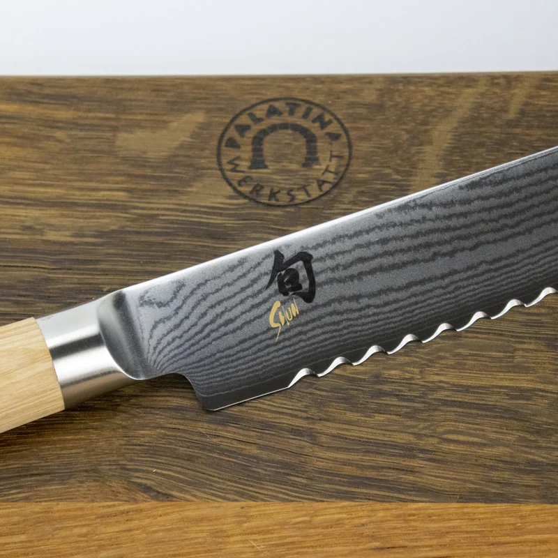Kai Shun Classic White | DM-0705W Brotmesser 23,0 cm Damastklinge +handgefertigtes Schneidebrett 40x30 cm