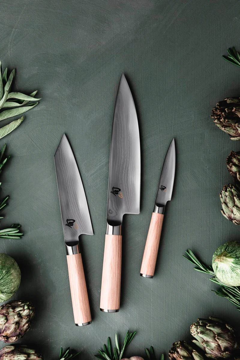Kai Shun Classic White Kochmesser, DM-0706W, 20 cm Klinge + Fassholbrett 30x18 cm