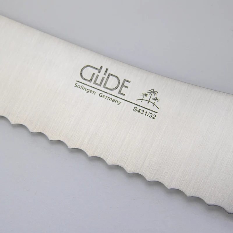 Güde Synchros Brotmesser, 32 cm Klinge + 34x21 cm Fassholzbrett