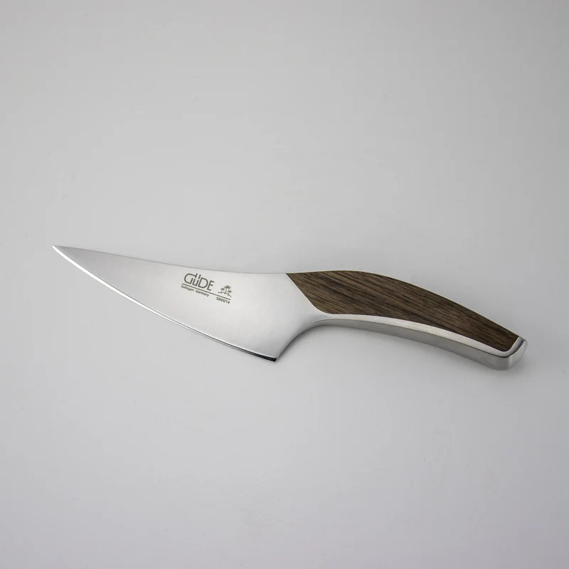 Güde Synchros Zubereitungsmesser, 14 cm Klinge + handgefertigtes Fassholzbrett, 34x21 cm