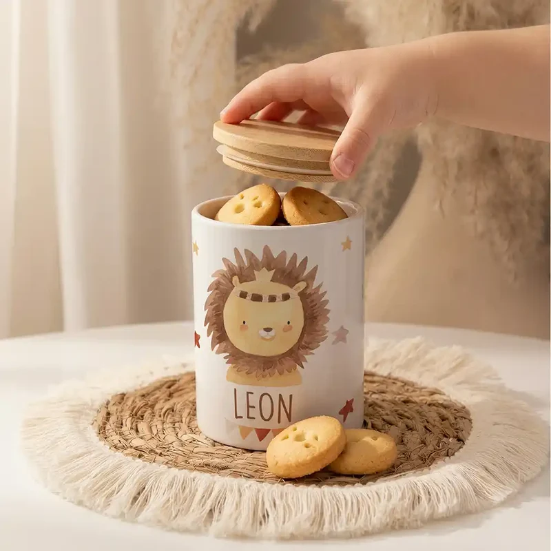 Personalisierte Keksdose Löwe Boho – Keramik & Bambus mit Wunschname