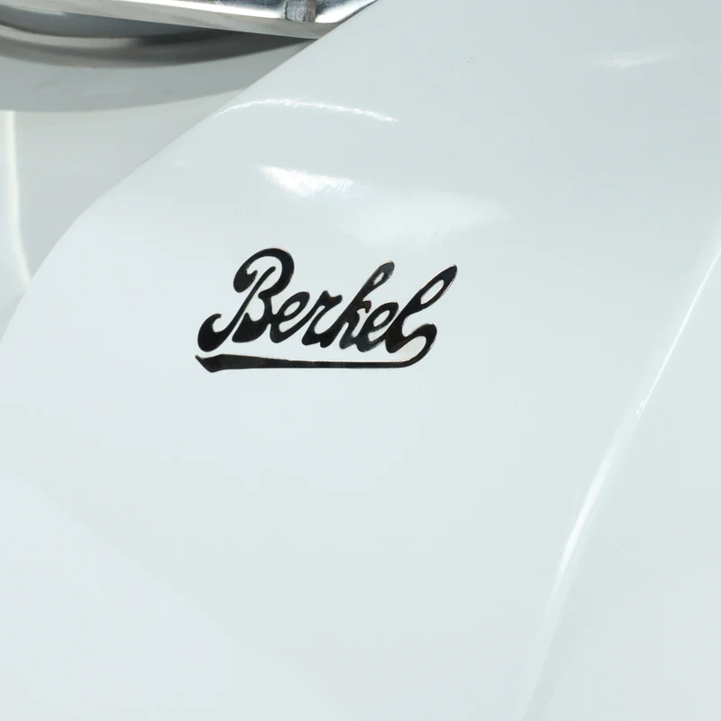Berkel Red Line Weiß, 300 mm Original Profi-Aufschnittmaschine + Einlegebrett aus Eiche