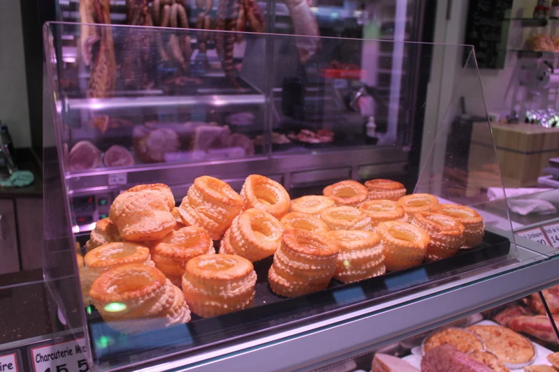 Theken-Food-Display Acryl – Hygienische Präsentationsvitrine für Brötchen, Snacks & Gebäck