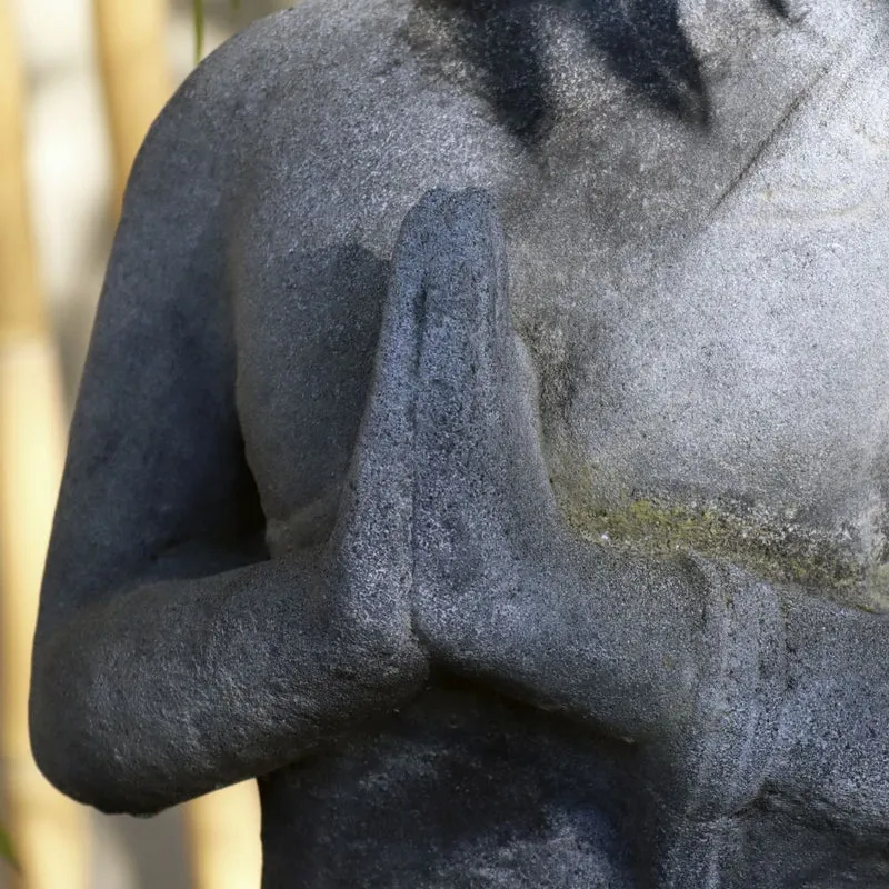 Sitzende Buddha Figur aus Lavastein 80cm- Eine Quelle der Inneren Ruhe- mit Patina