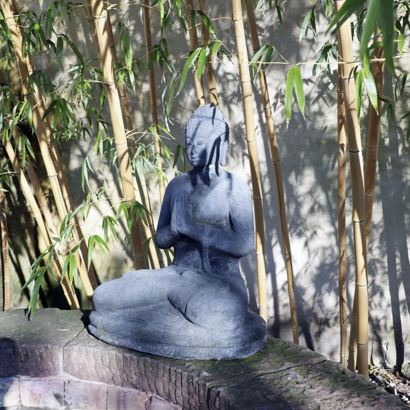 Sitzende Buddha Figur aus Lavastein 80cm- Eine Quelle der Inneren Ruhe- mit Patina