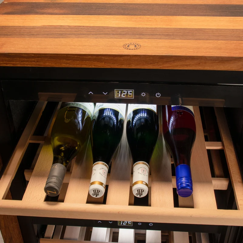 2-Zonen Weinkühlschrank, CASO WineExclusive 66 Smart, schwarz mit Fassholz Umhausung, steuerbar per APP