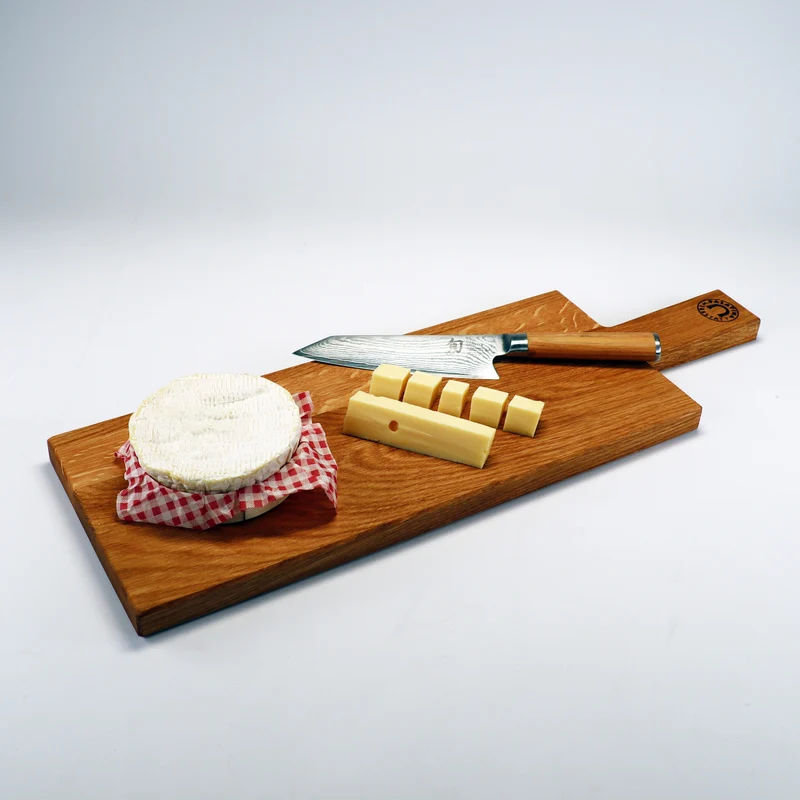 Handgefertigtes Servierbrett für Wurst und Käse aus altem Weinfassholz