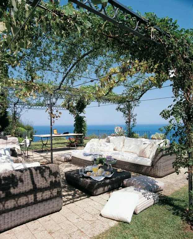 Freistehende Pergola Tibisco mit Überdachung