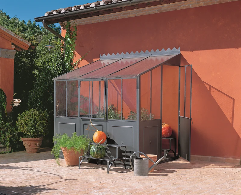 Orangerie als Anbaumodell von einer Hauswand