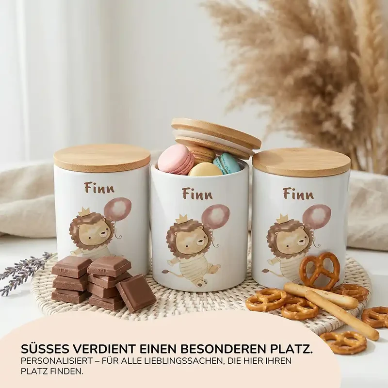 Personalisierte Keksdose Löwe Geburtstag – Keramik & Bambus mit Wunschname