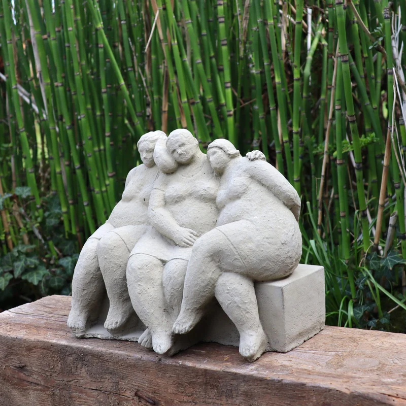 Charmante Steinfigur "Freundschaft" für Ihren Garten