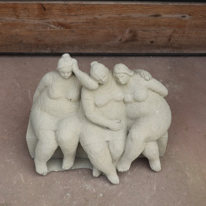 Charmante Steinfigur "Freundschaft" für Ihren Garten