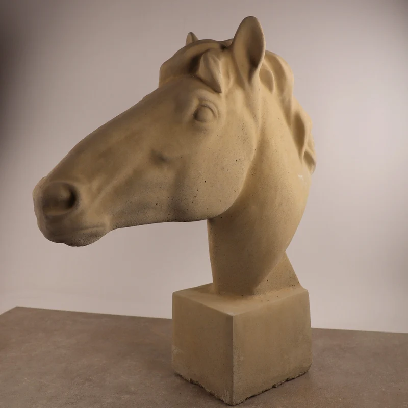 Handgefertigte Steinfigur "Pferd groß"