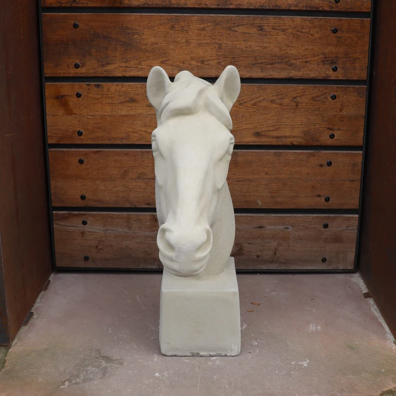 Handgefertigte Steinfigur "Pferd groß"