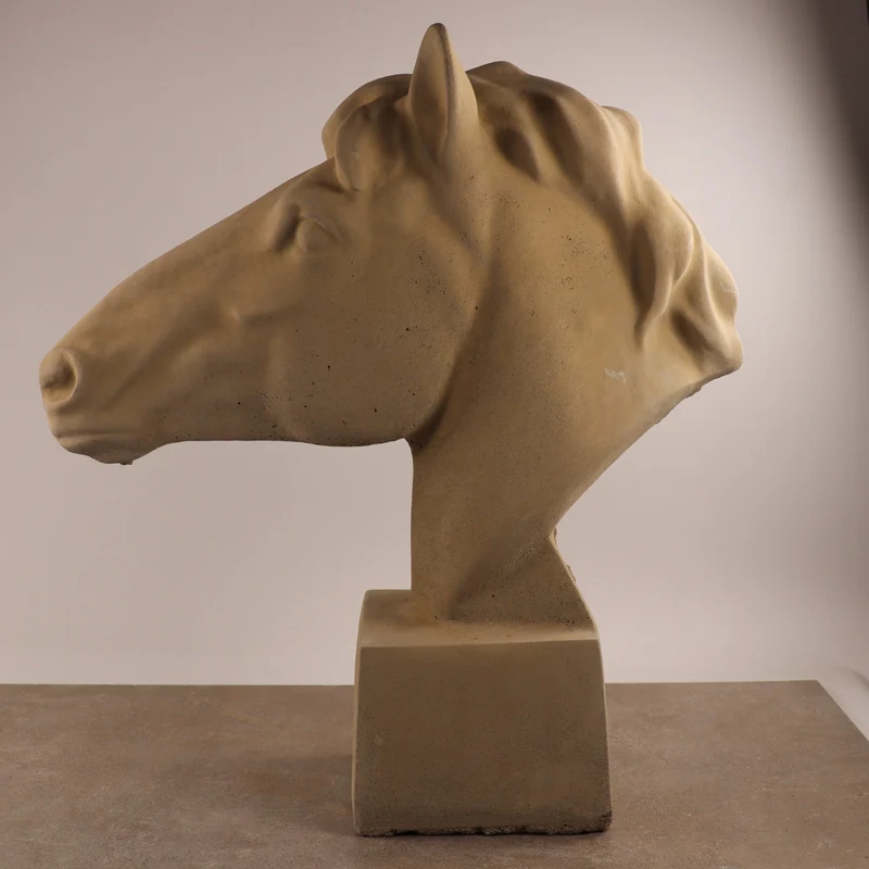 Handgefertigte Steinfigur "Pferd groß"