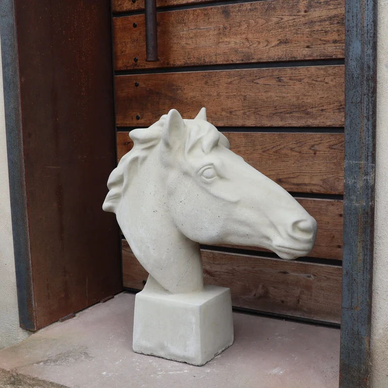Handgefertigte Steinfigur "Pferd groß"