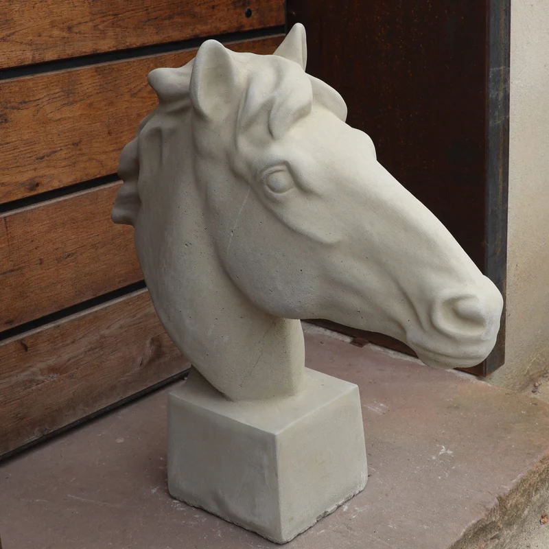 Handgefertigte Steinfigur "Pferd groß"