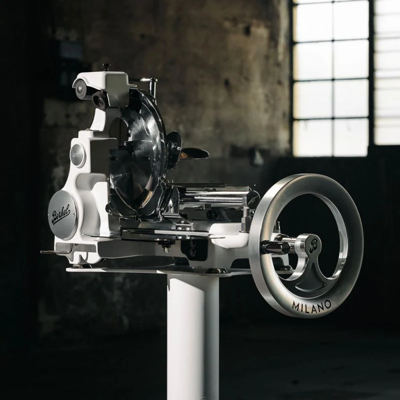 Berkel Volano B114X – Exklusive Schwungradmaschine mit Standfuß und Fassholzbrett