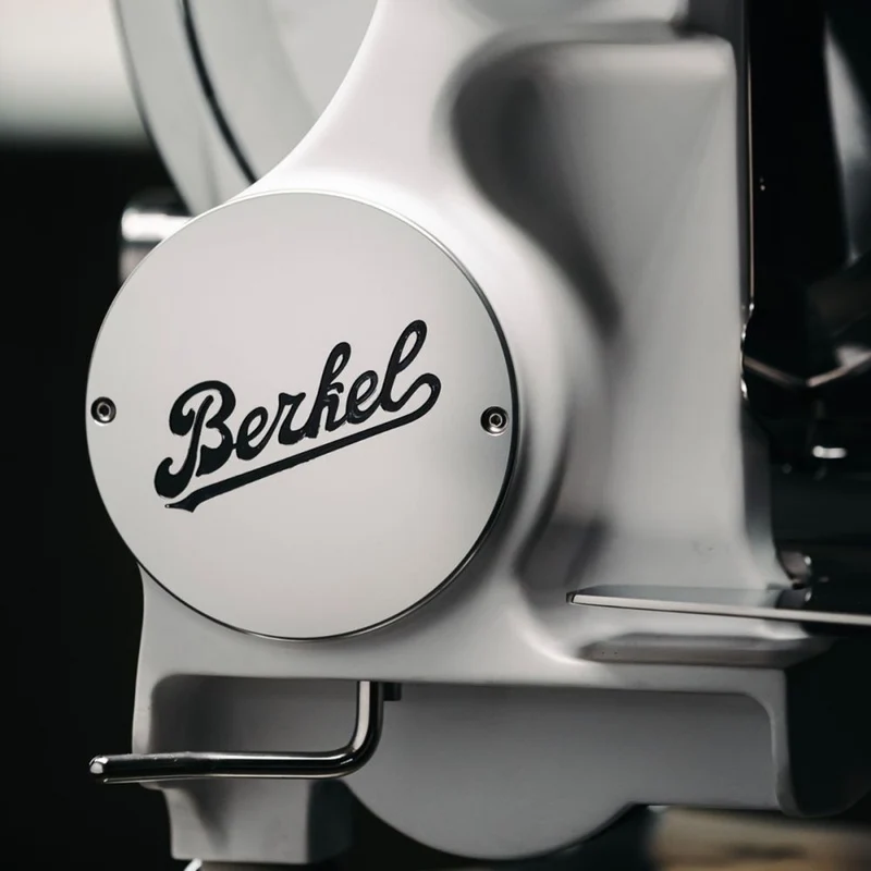 Berkel Volano B114X – Exklusive Schwungradmaschine mit Standfuß und Fassholzbrett