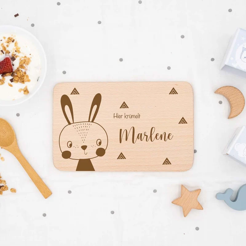 Frühstücksbrettchen Holz personalisiert Häschen Guckt