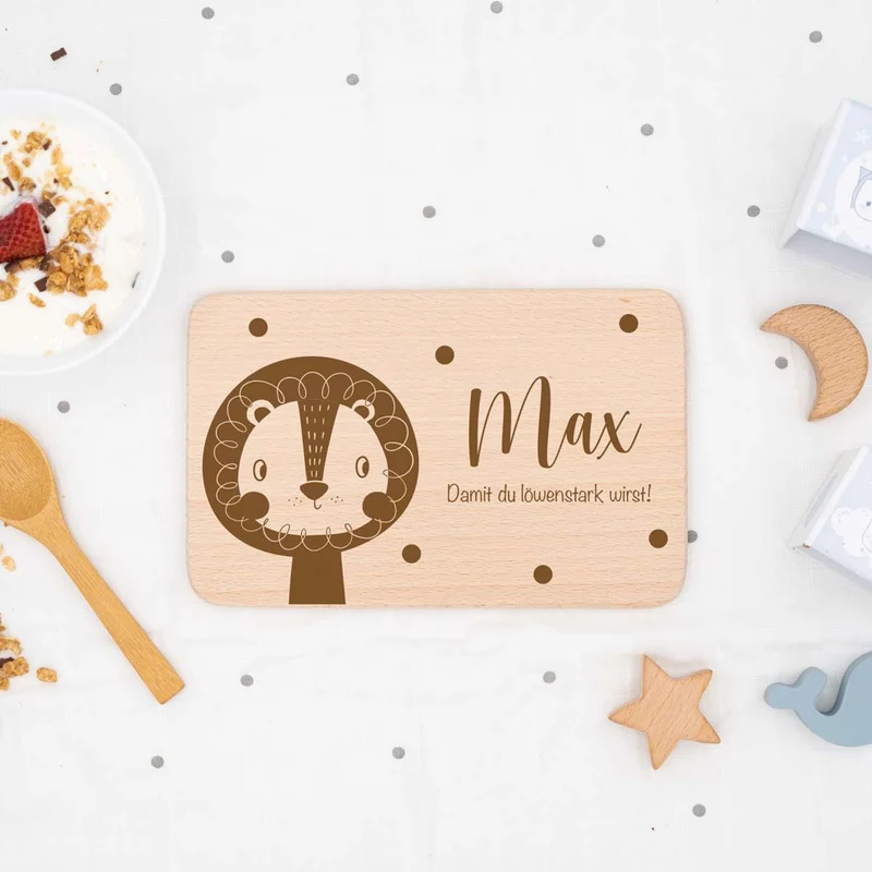 Frühstücksbrettchen Holz personalisiert Löwe Guckt