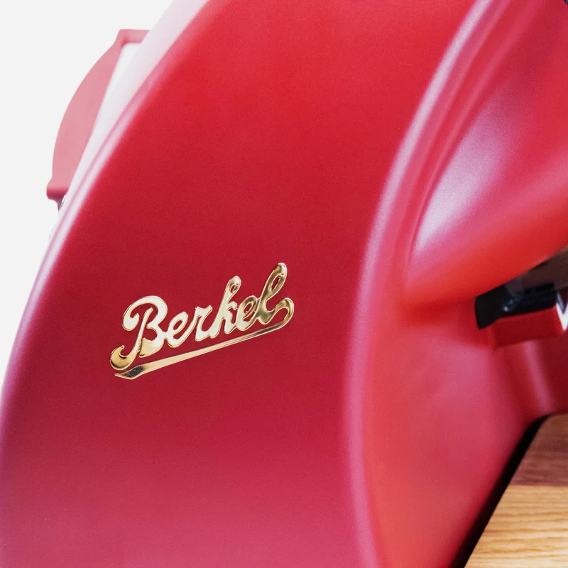 Berkel Home Line 200 Plus Rot Matt Schneidemaschine + handgefertigtes Schneidebrett