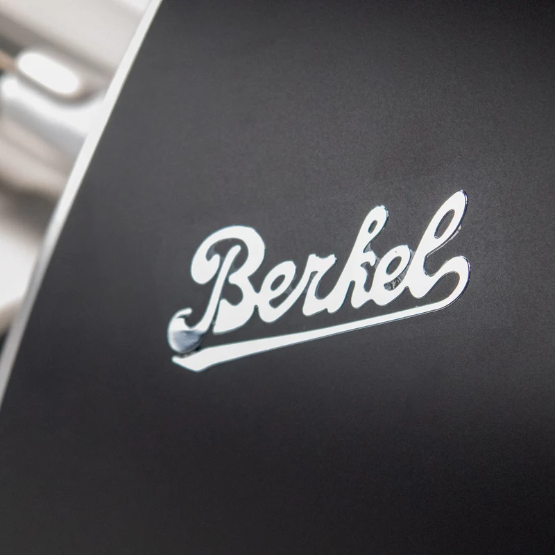 Berkel Home Line 250 Plus Schwarz Matt, Aufschnittmaschine, Schneidemaschine + 100% handgefertigtes Schneidebrett