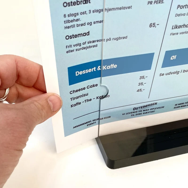 Acryl Tischaufsteller A5/M65 mit schwarzem Fuß – transparenter Menühalter
