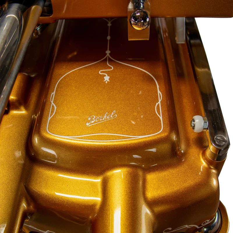 Berkel Volano B114 Schwungradmaschine Gold mit Fassholz- Einlegebrett