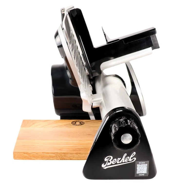 Berkel Icon Line 170 in schwarz mit handgefertigtem Einlegebrett aus Eiche 30x20 cm