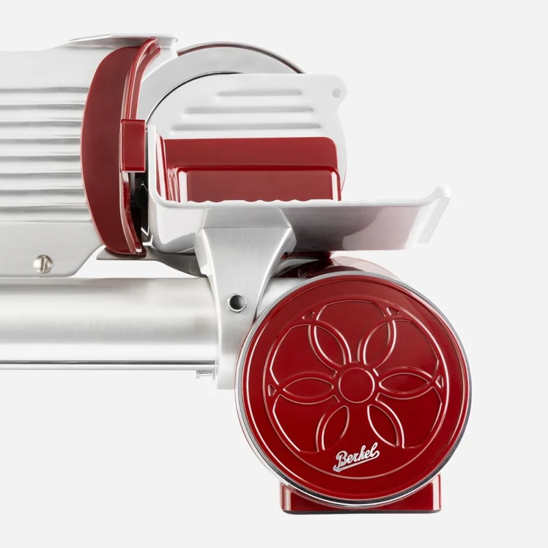 Berkel Icon Line 170 in rot mit handgefertigtem Einlegebrett aus Eichenholz 30x20cm