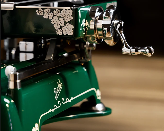 Berkel Volano B114 Abudantia Schwungradmaschine – Limitierte Edition (100 Stück) mit 319 mm Profi-Messer & Eiche Einlegebrett