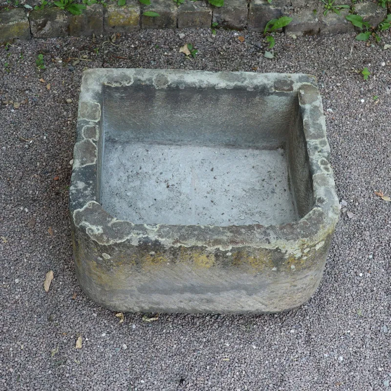 altertümliches Waschbecken aus Sandstein 65 x 61 x 31 cm