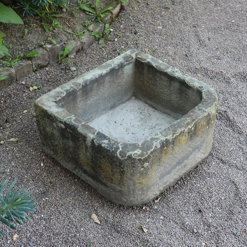 altertümliches Waschbecken aus Sandstein 65 x 61 x 31 cm