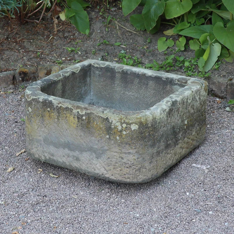 altertümliches Waschbecken aus Sandstein 65 x 61 x 31 cm