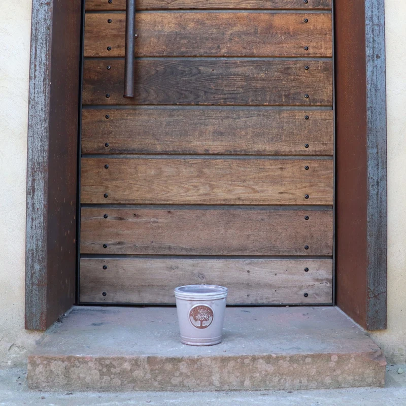 Kleiner, glasierter Pflanzkübel "Cappuccino" Höhe 15 bis 24 cm