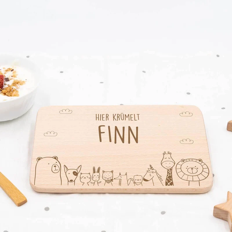 Frühstücksbrettchen Holz personalisiert Tierfamilie Krümelt