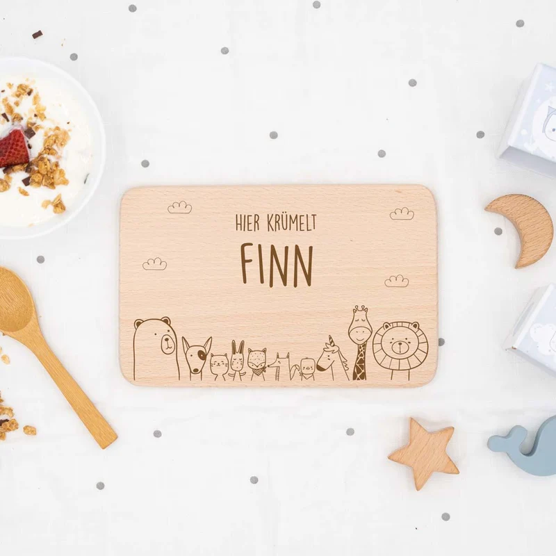 Frühstücksbrettchen Holz personalisiert Tierfamilie Krümelt