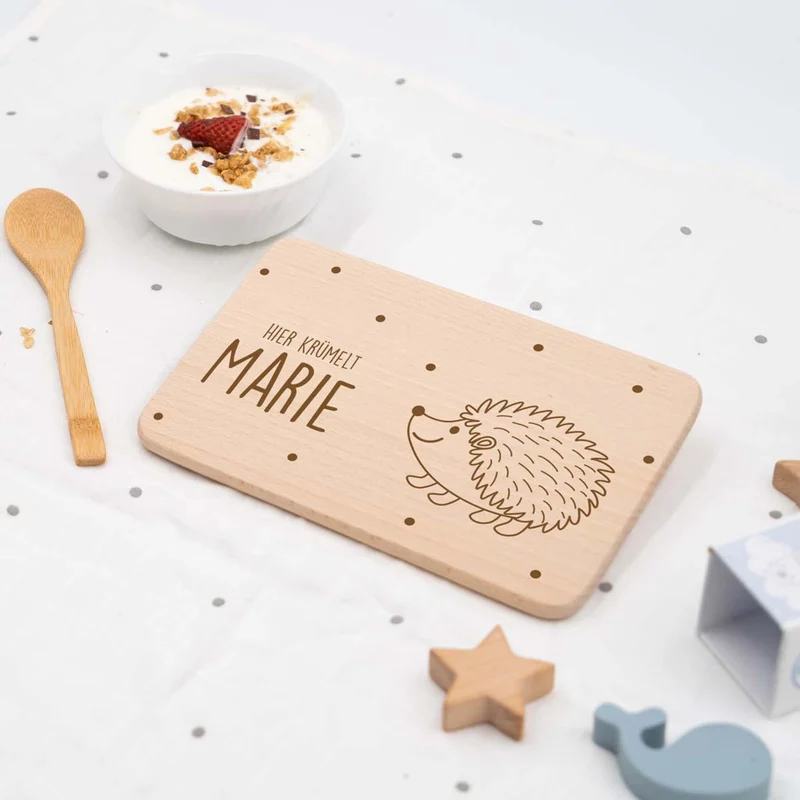 Frühstücksbrettchen Holz personalisiert Fröhlicher Igel