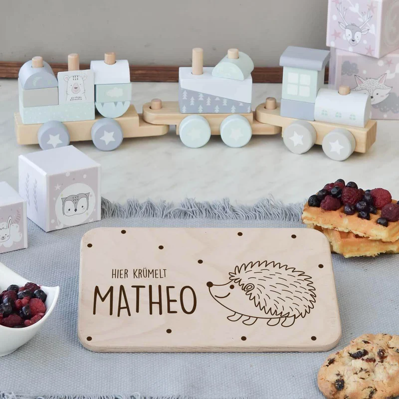 Frühstücksbrettchen Holz personalisiert Fröhlicher Igel