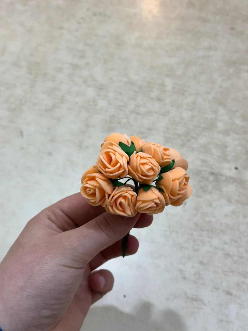 Kunstmatige rozenbloemkoppen – 12 stuks - Oranje kunstrozen van schuim voor doe-het-zelf bruidsboeketten, tafeldecoraties, bloemstukken, feesten, babyshowers en woondecoratie (met steel, Oranje).