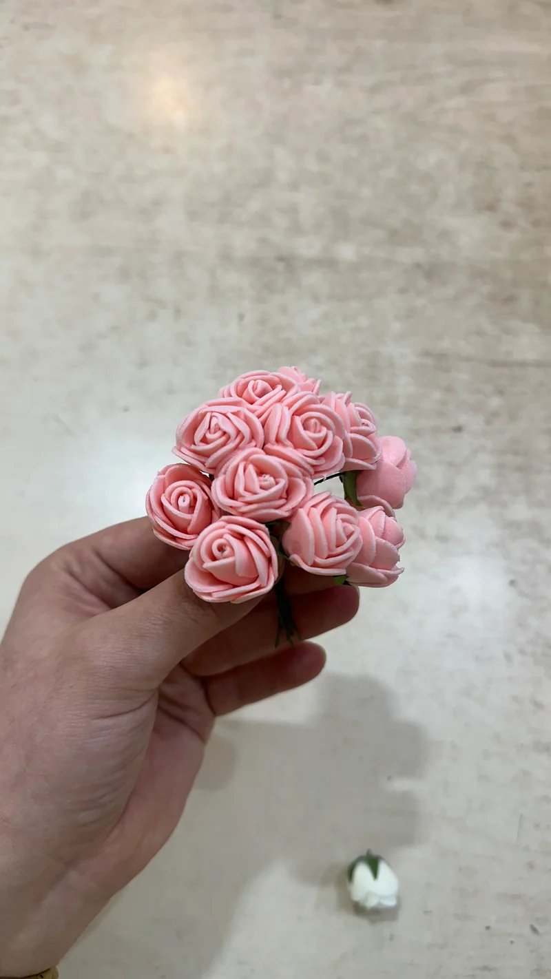 Kunstmatige rozenbloemkoppen – 12 stuks Zalm - Roze kunstrozen van schuim voor doe-het-zelf bruidsboeketten, tafeldecoraties, bloemstukken, feesten, babyshowers en woondecoratie (met steel, Zalm - Roze).