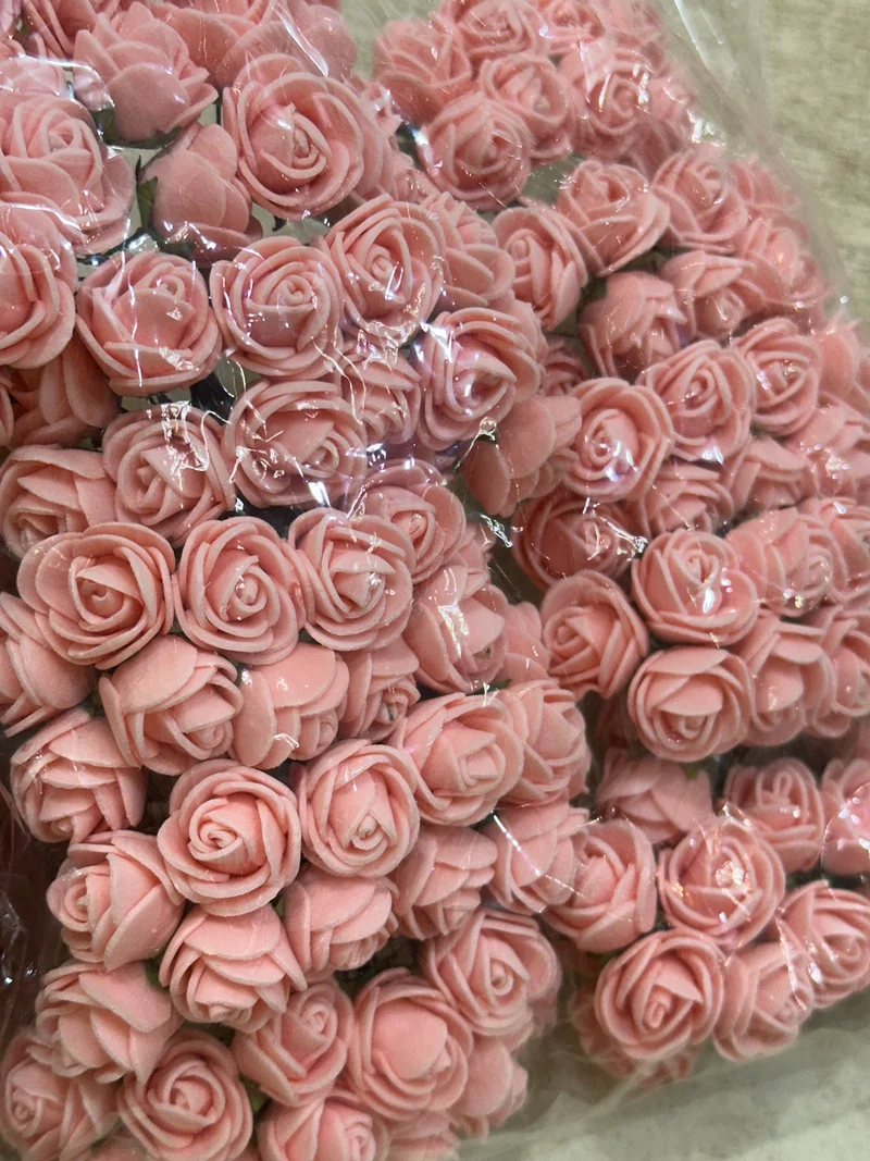 Kunstmatige rozenbloemkoppen – 12 stuks Zalm - Roze kunstrozen van schuim voor doe-het-zelf bruidsboeketten, tafeldecoraties, bloemstukken, feesten, babyshowers en woondecoratie (met steel, Zalm - Roze).