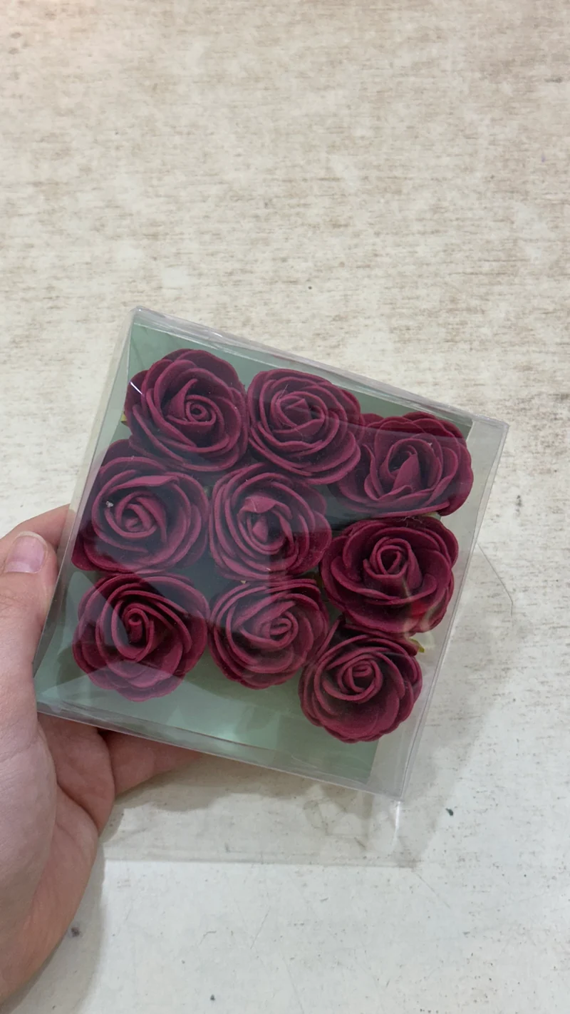 Kunstmatige rozenbloemkoppen – 9 stuks Burgundy - Bordo kunstrozen van schuim voor doe-het-zelf bruidsboeketten, tafeldecoraties, bloemstukken, feesten, babyshowers en woondecoratie (met steel, Burgundy).