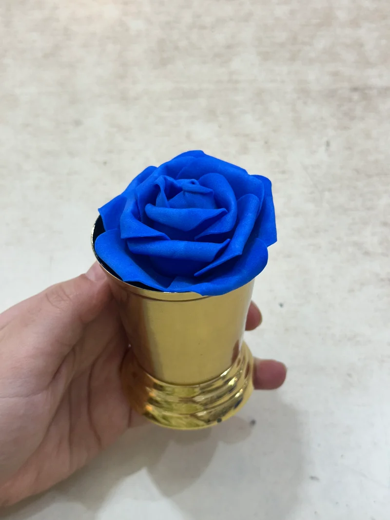 Kunstmatige rozenbloemkoppen – 6 stuks Donker blauw kunstrozen van schuim voor doe-het-zelf bruidsboeketten, tafeldecoraties, bloemstukken, feesten, babyshowers en woondecoratie (zonder steel, Donker Blauw).