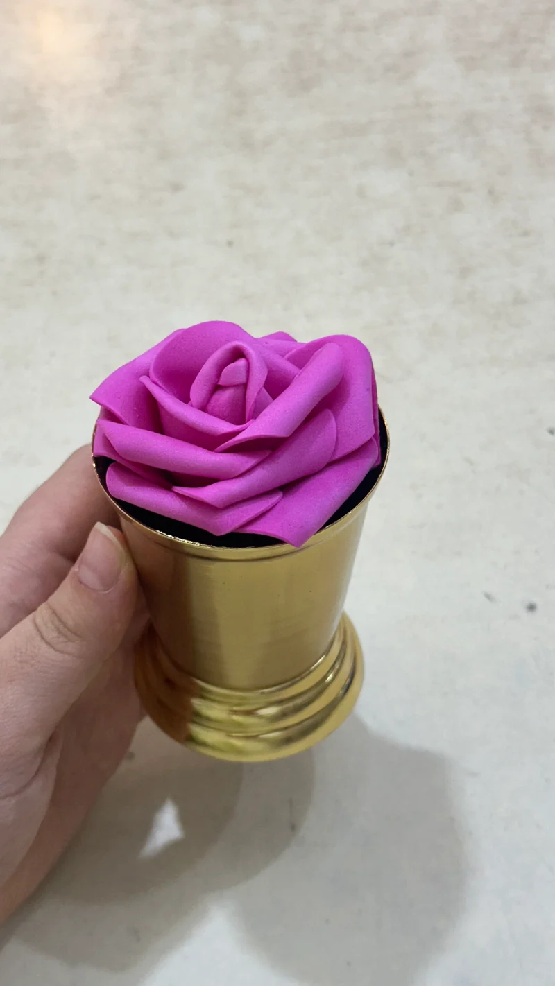Kunstmatige rozenbloemkoppen – 6 stuks Donker Roze kunstrozen van schuim voor doe-het-zelf bruidsboeketten, tafeldecoraties, bloemstukken, feesten, babyshowers en woondecoratie (zonder steel, Donker Roze).
