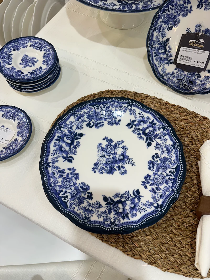 New Vintage Serviesset Navy 24 delig | 6 Persoons - Bloemenpatroon - Blauw ( Cyril - Fleury - Flora )