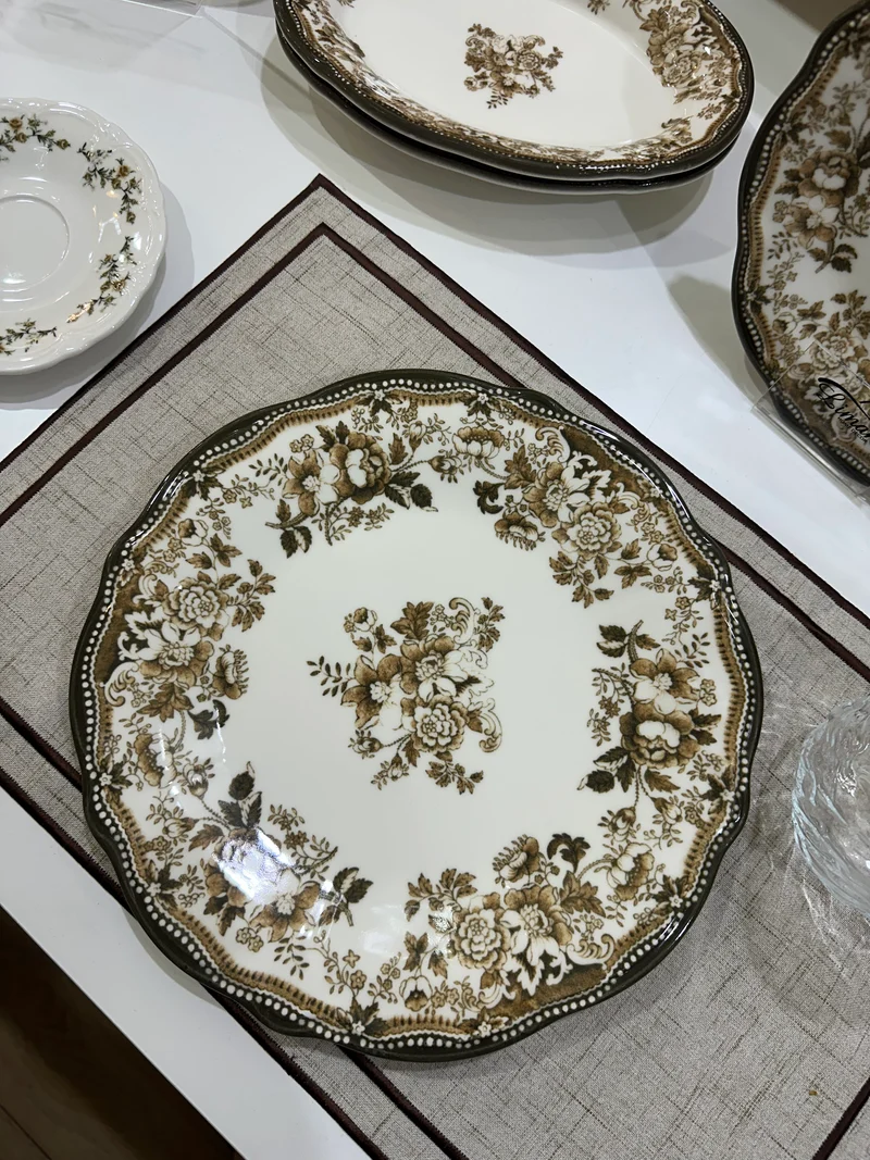 New Vintage Serviesset Bruin Bloemenpatroon 24 delig | 6 Persoons Bloemenpatroon - Bruin -Brown ( Cyril - Fleury - Flora )
