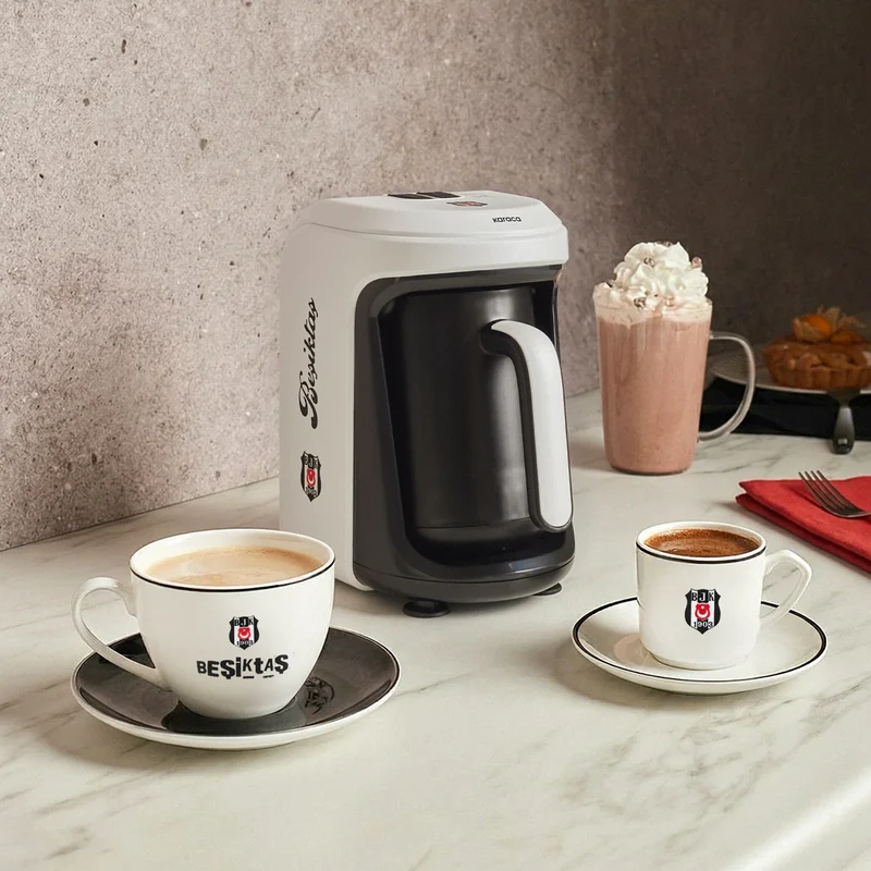 Karaca x Besiktas gelicentieerde Hatır Hüps Turkse koffiemachine met melkfunctie