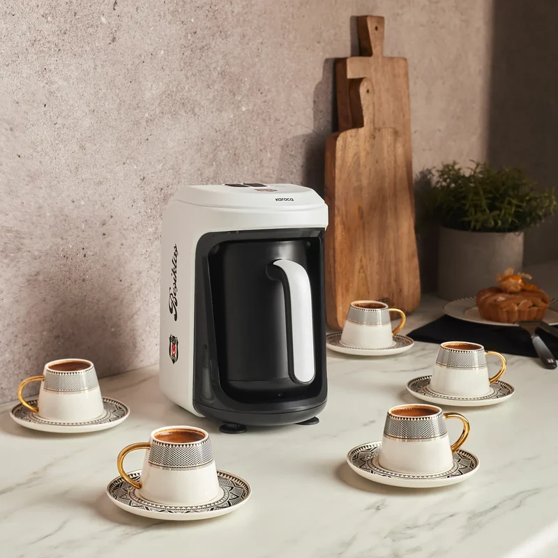 Karaca x Besiktas gelicentieerde Hatır Hüps Turkse koffiemachine met melkfunctie